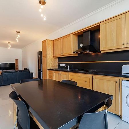 Comfortable Penthouse, Served With Lift, Wifi & Ac By 360 Estates Gzira Exterior photo