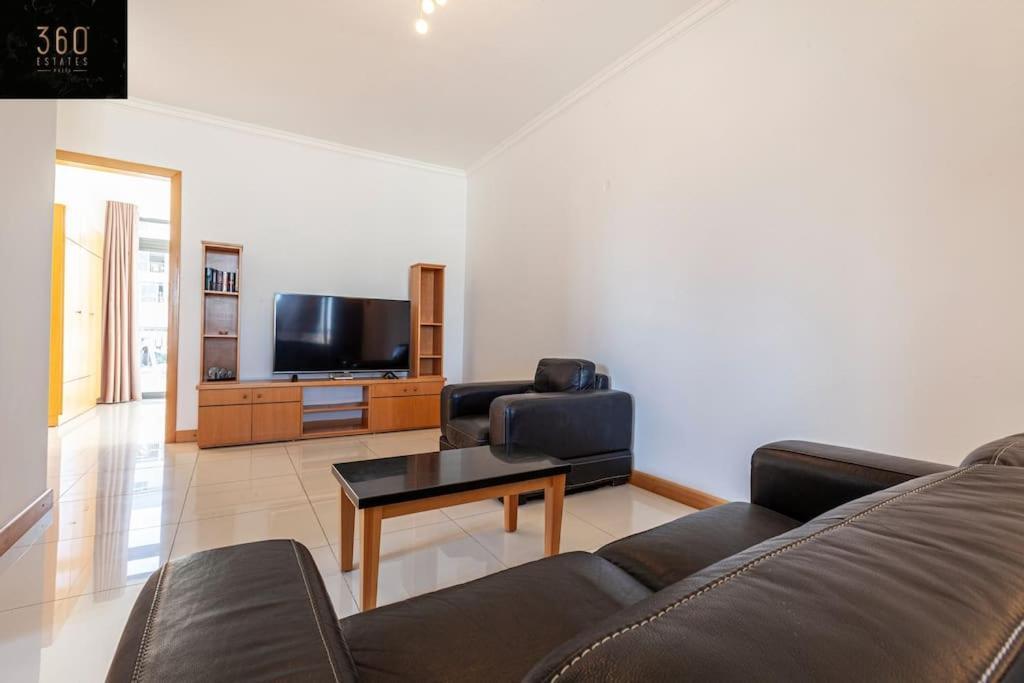 Comfortable Penthouse, Served With Lift, Wifi & Ac By 360 Estates Gzira Exterior photo