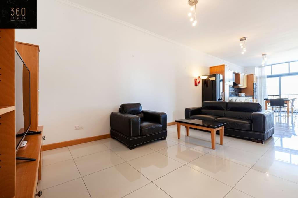 Comfortable Penthouse, Served With Lift, Wifi & Ac By 360 Estates Gzira Exterior photo