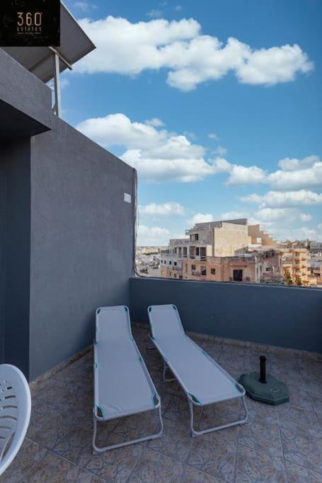 Comfortable Penthouse, Served With Lift, Wifi & Ac By 360 Estates Gzira Exterior photo