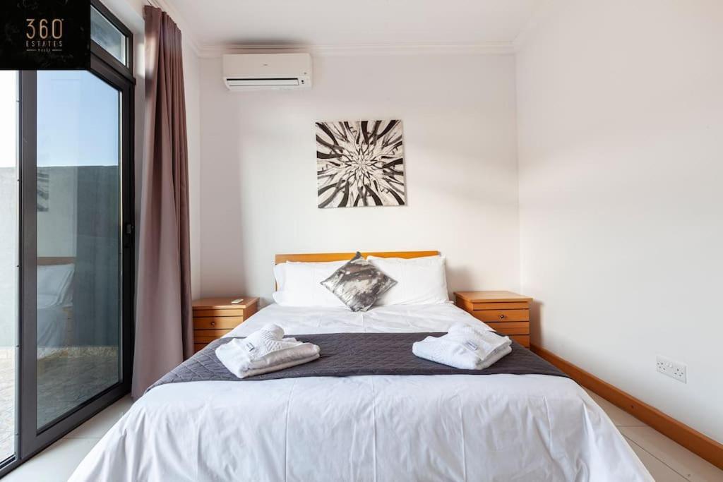 Comfortable Penthouse, Served With Lift, Wifi & Ac By 360 Estates Gzira Exterior photo